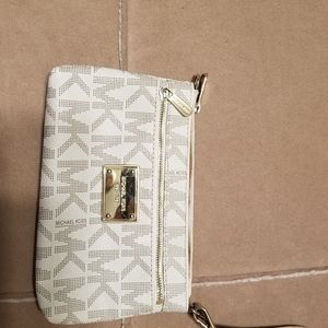 Michael Kors MK wristlet/pouchet
